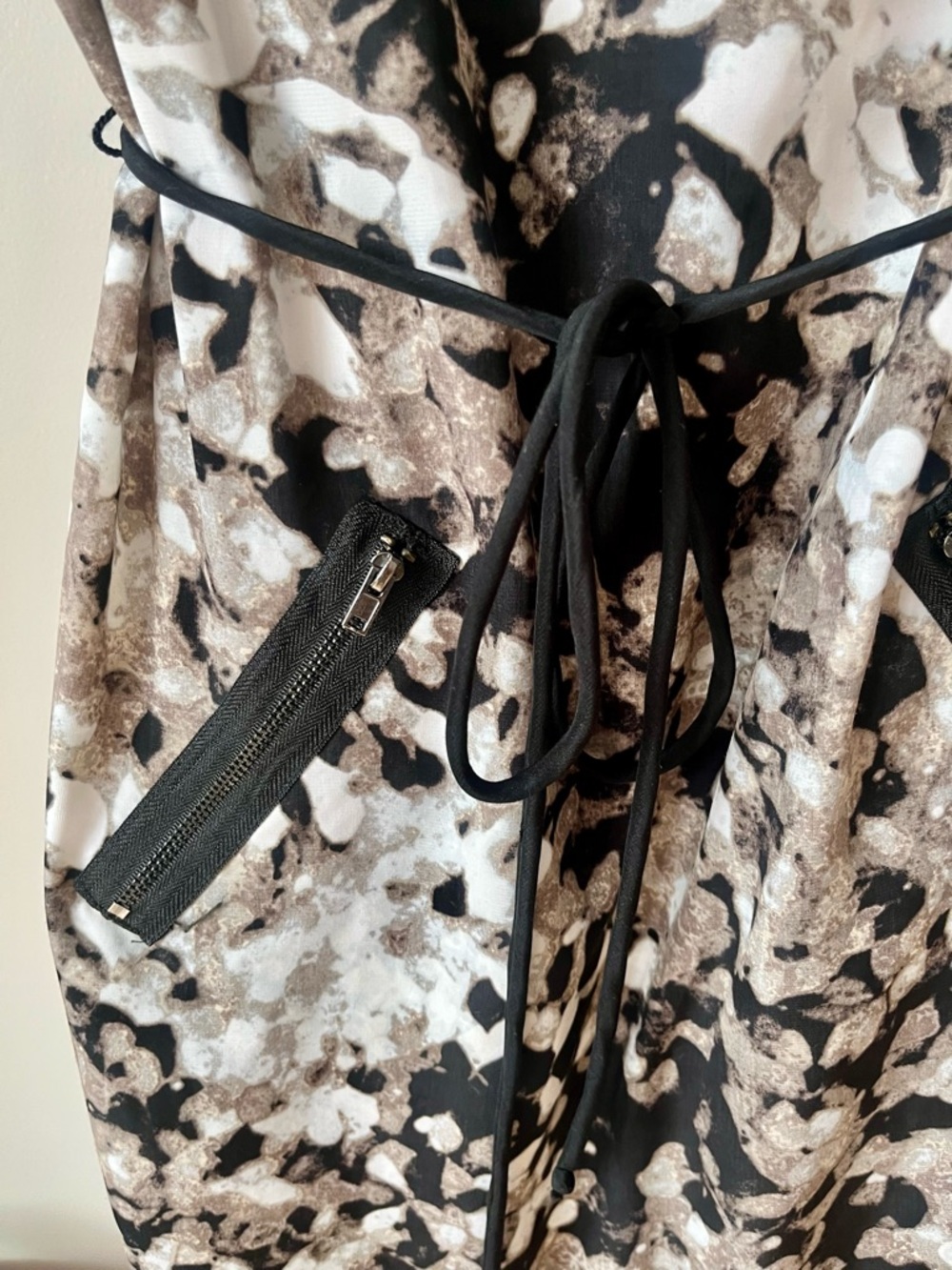 Mossimo Mod/Retro Black, Taupe and White Abstract Print Mini Dress US M - Picture 6 of 15